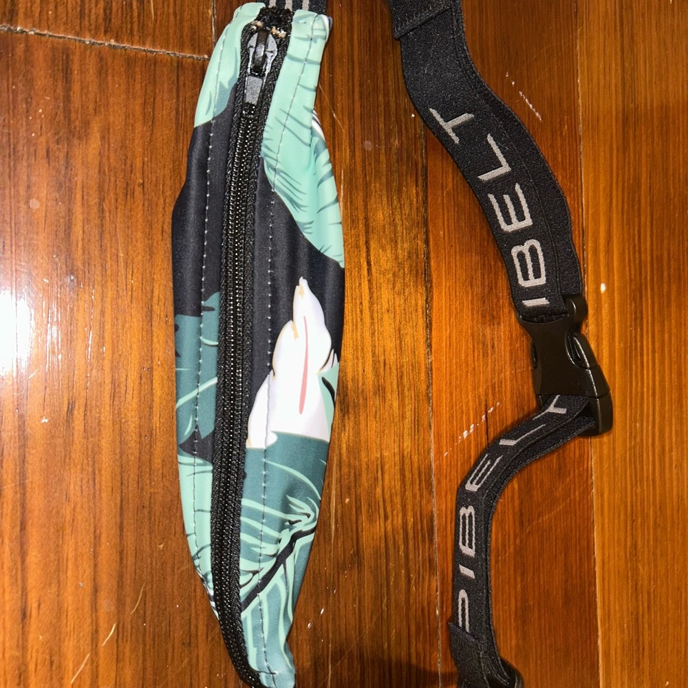 Spibelt running belt for phone keys gels. NEW!